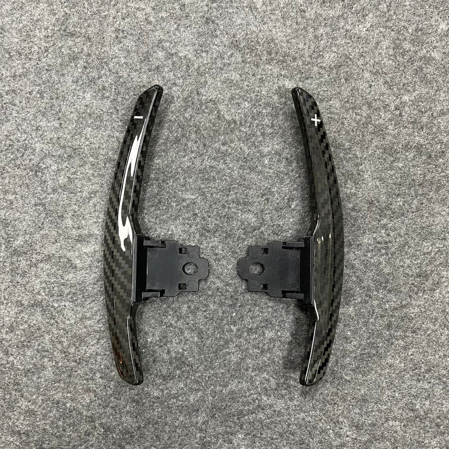 Palettes de changement de vitesse en carbone BMW brillantes (remplacement)
